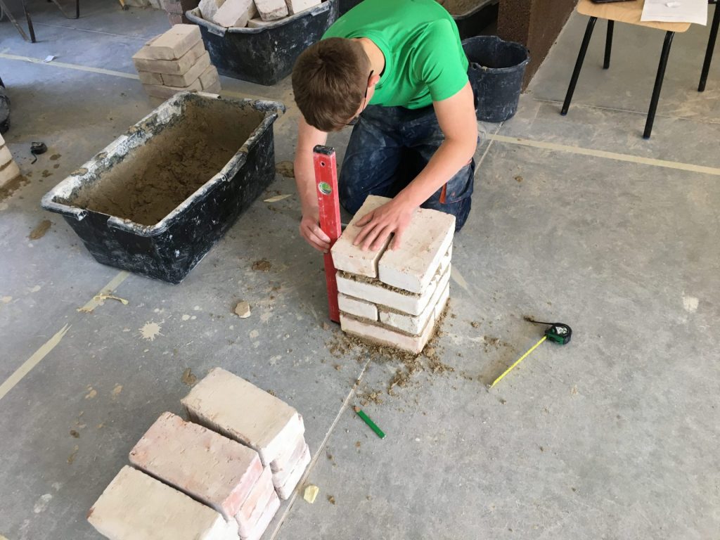 Uczestnicy konkursu Murarz roku 2023